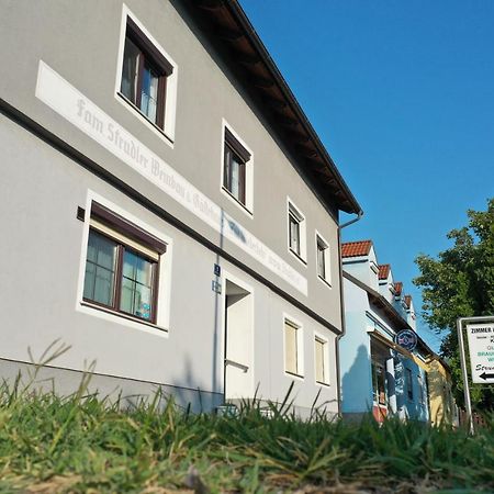 Gaestehaus Und Weinbau Zur Wiederkehr Strudler Podersdorf am See Eksteriør bilde
