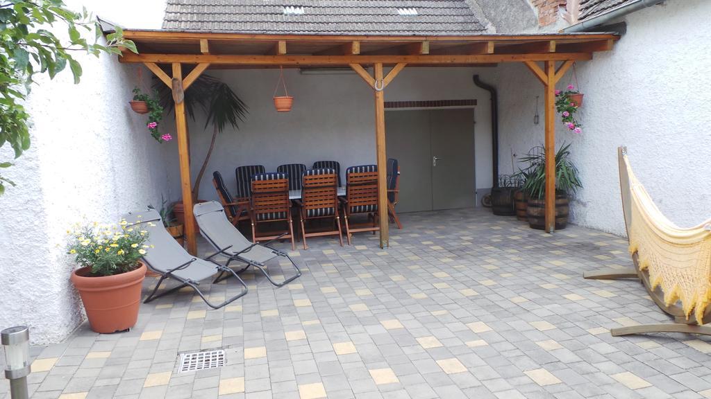 Gaestehaus Und Weinbau Zur Wiederkehr Strudler Podersdorf am See Eksteriør bilde