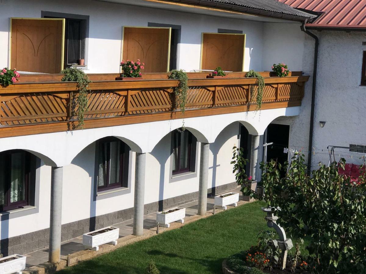 Gaestehaus Und Weinbau Zur Wiederkehr Strudler Podersdorf am See Eksteriør bilde